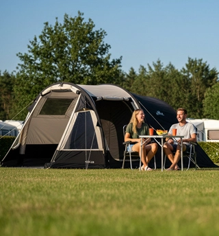 Biwakowanie pod namiotem z siedzącą parą
